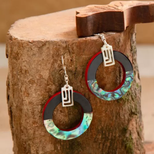 the halo earrings, premium jewelry from abalone shell, round earrings, enhances fullness and femininity to the face