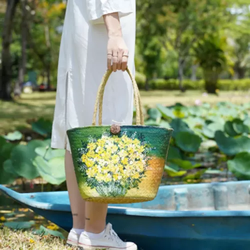 lepironia grass bag with floral drawings, feminine design, suitable for various styles, highly versatile, handmade product