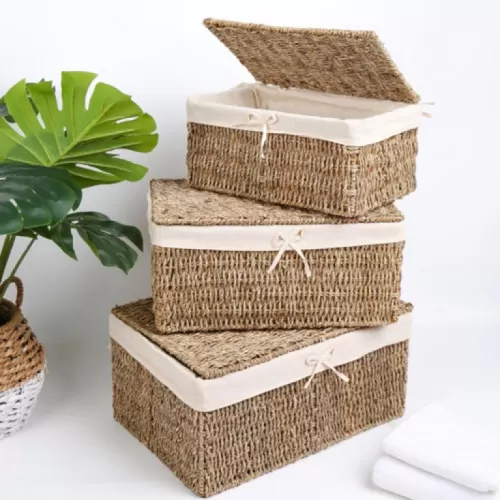 sedge basket with cover, minimalist and rustic design, made from natural materials, environmentally friendly
