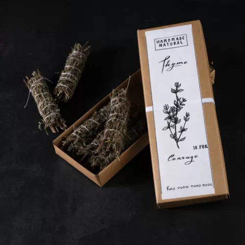 thyme smudge stick, mental relaxation, vetiver and cinnamon blend, emits a strong aroma, suitable for kitchens or living rooms