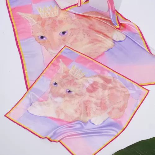 khăn lụa satin con mèo, thiết kế của hồng phước artist, chất liệu lụa satin sang trọng quyến rũ, màu sắc nhã nhặn, thiết kế, óng heartmadeinvietnam, chus