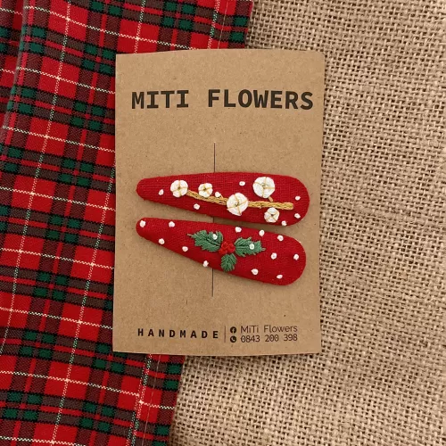 holly berry embroidered linen hair clip, “special christmas” collection, red tone, impressive christmas accessory, cute embroidery style