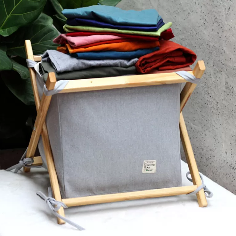 vintage storage bag, along with woody frame (big size), large dimensions, easily foldable and portable, durable material, home decor