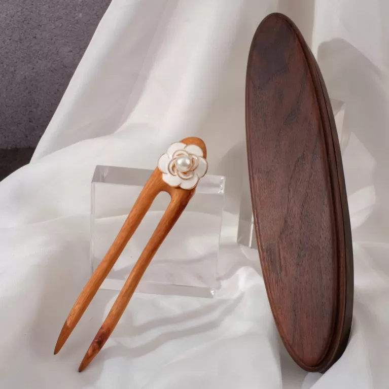 white flower wooden hair fork, premium wood material, pure white flower patterns, elegant hair accessory, gift for women