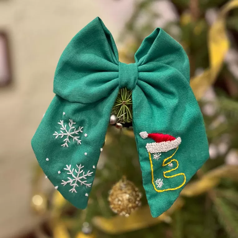 christmas “e” letter embroidered linen bow hair tie, large bow shape, eye-catching green tone, charming christmas accessory