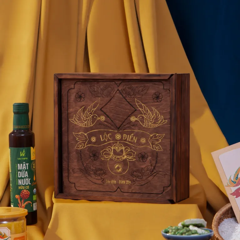 The "Golden Era - Lasting Harmony" Tet Gift Set, presented in a premium pinewood gift box, combines delicious Tet specialties, making it an ideal corporate gift or a thoughtful Vietnamese gift for foreigners.The "Golden Era - Lasting Harmony" Tet Gift Set, presented in a premium pinewood gift box, combines delicious Tet specialties, making it an ideal corporate gift or a thoughtful Vietnamese gift for foreigners.