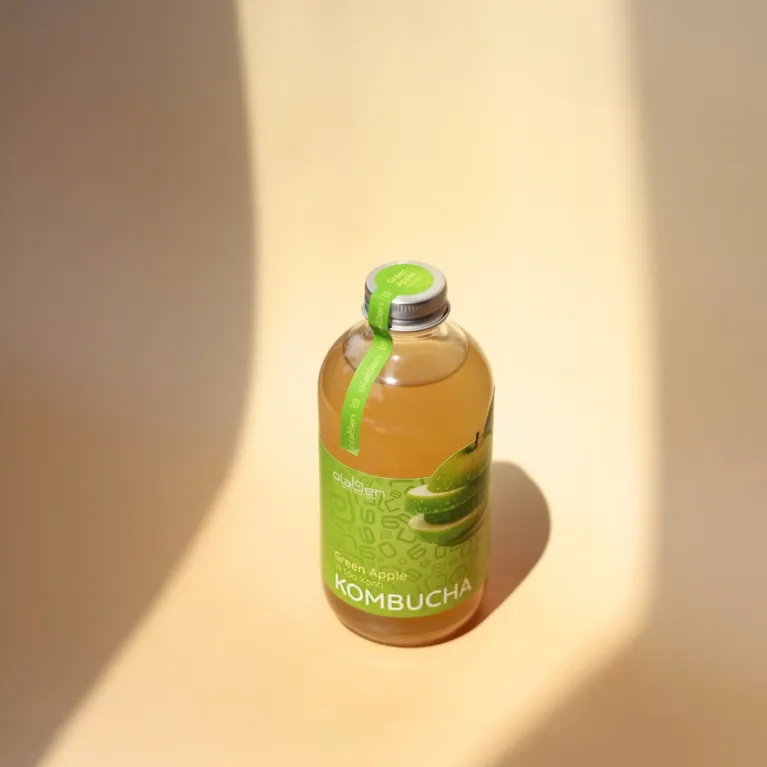 Kombucha Táo Xanh Với Vị Chua Nhẹ Nhàng Dễ Chịu Sẽ Là Món Trà Lên Men Tự Nhiên Tốt Cho Hệ Tiêu Hóa Để Làm Quà Tặng Sức Khỏe