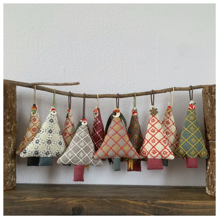 The Sashiko Fabric Christmas Tree is a charming handmade Christmas decoration, perfect as a tree ornament, desk accessory, or an adorable addition to your festive games.