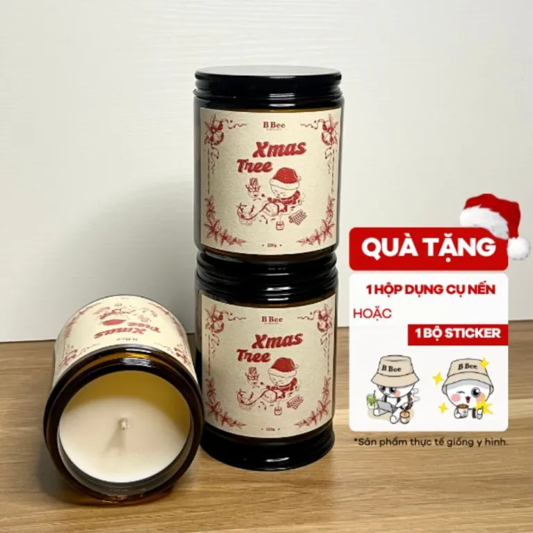 The Xmas Tree Scented Candle Gift Box (220g) is a perfect holiday delight, featuring a natural wax Christmas-scented candle complete with festive stickers and matches, all beautifully packaged to sweeten up your holiday!