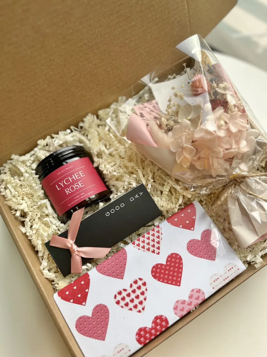 Hộp Quà Sweet As You, Set Quà Ngọt Ngào, Quà Tặng Valentine, Quà Tặng Sinh Nhật, Quà Tặng Bạn Gái, Quà Tặng Vợ, Nến Thơm, Socola Handmade, Hoa Khô Vĩnh Cửu