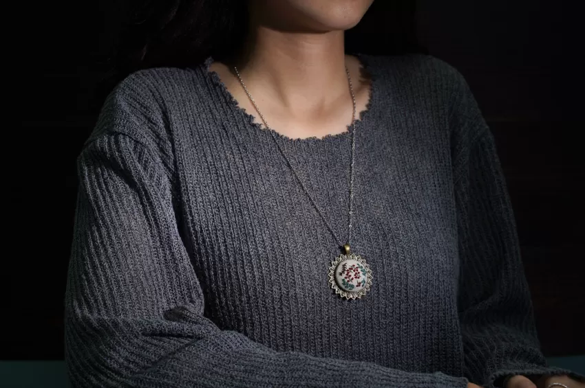 Flower-Shaped Pendant Necklace With Hand-Embroidery