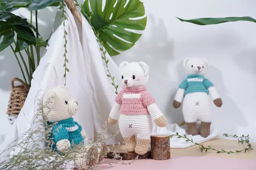 Stuffed animals with cute shapes, handmade from materials that are safe for children