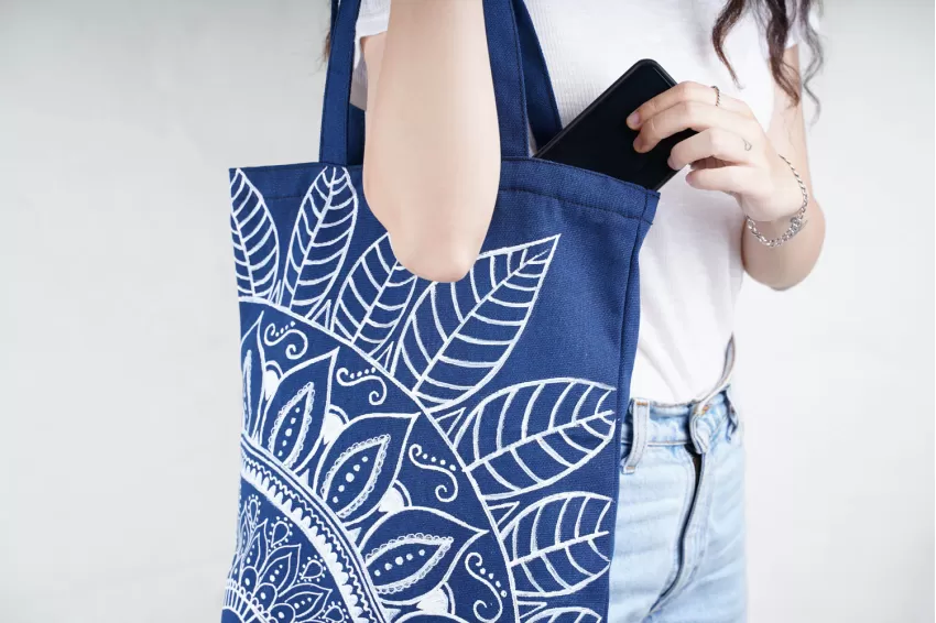 Túi Tote Vẽ Tay, Hoa Văn Trắng, Túi Xanh, Chất Vải Bền Đẹp Không Bong Tróc, Túi Handmade Màu Xanh Đậm, Sức Chứa Lên Đến 7kg