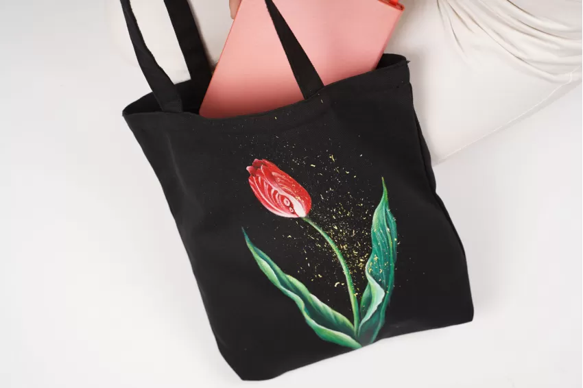 Túi Tote Vẽ Tay Hoa Hồng & Tulip, Túi Tote Handmade, Túi Vải Canvas, Túi Tote Size Lớn, Màu Phối Đen Đỏ Nổi Bật