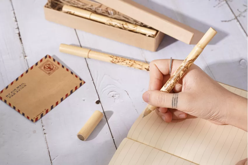 Drawing Engraved Bamboo Ballpoint Pen, Simple and Elegant Design, Comfortable Grip, Hand-Carved Patterns, Eco-Friendly Materialdrawing engraved bamboo ballpoint pen, simple and elegant design, comfortable grip, hand-carved patterns, eco-friendly material