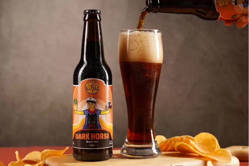 Dark Horse Brown Ale, Bia Thủ Công, Bia Cao Cấp, Nguyên Liệu Nhập Khẩu Thượng Hạng, Vị Bia Đen Nguyên Bản