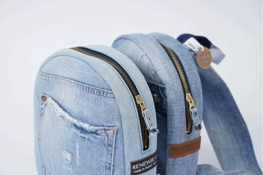 Túi Đeo Chéo Từ Jeans Tái Chế, Thiết Kế Lạ Mắt, Form Dáng Cứng Cáp, Độ Bền Cao, Chất Jeans Không Bao Giờ Lỗi Thời