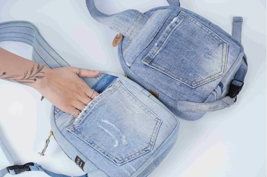 Túi Đeo Chéo Từ Jeans Tái Chế, Thiết Kế Lạ Mắt, Form Dáng Cứng Cáp, Độ Bền Cao, Chất Jeans Không Bao Giờ Lỗi Thời