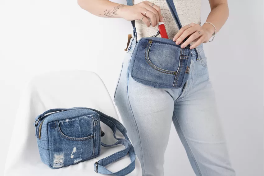 Túi Hộp Xanh Thiên Thanh Từ Jeans Tái Chế, Kiểu Dáng Nhỏ Gọn Tiện Dụng, Đựng Được Nhiều Đồ, Phù Hợp Dùng Khi Đi Chơi, Đi Dạo Phố