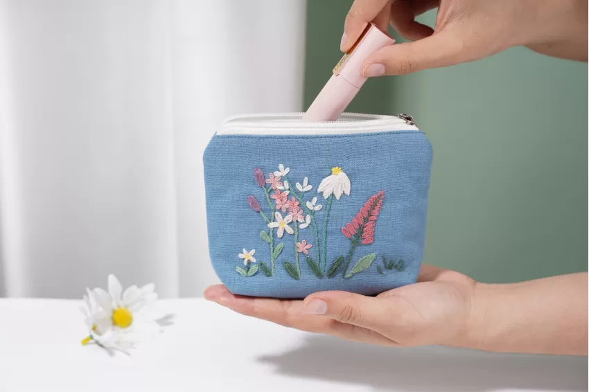 Zahrada Embroidered Purse