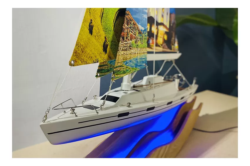 Lucky Mini Yacht On Waves ModelL600.S1 With LED Lamp