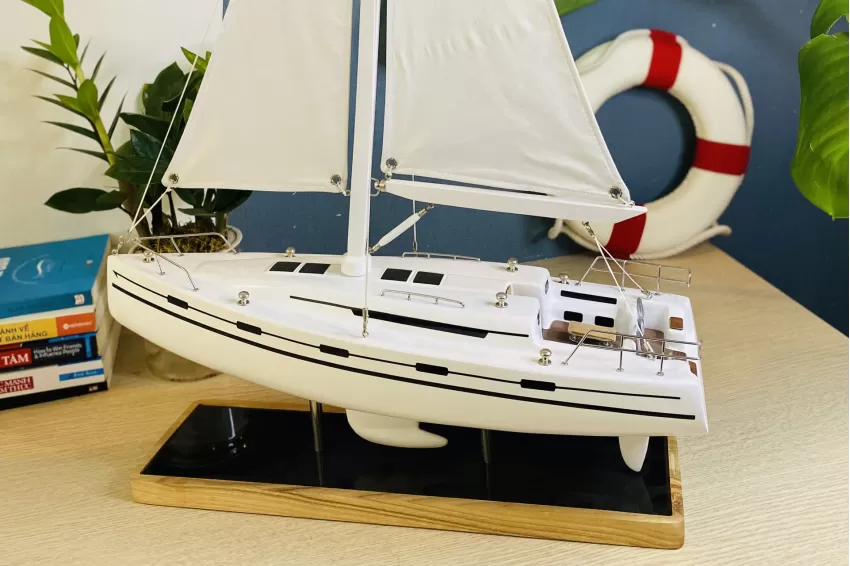 Lucky Mini Yacht Model L450.T1 With Art Silk Fabric Sail