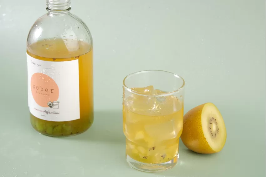 Kombucha Apple Kiwi - Hương Vị Chua Ngọt Tự Nhiên, Lợi Khuẩn Dồi Dào, Tốt Cho Hệ Tiêu Hóa, Quà Tặng Mùa Hè