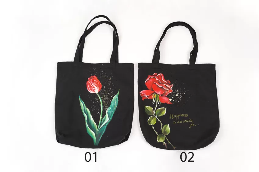 Túi Tote Vẽ Tay Hoa Hồng & Tulip, Túi Tote Handmade, Túi Vải Canvas, Túi Tote Size Lớn, Màu Phối Đen Đỏ Nổi Bật