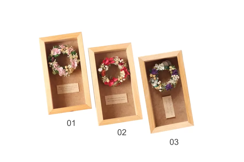 Flower Wreath Wooden Frame, Artistic Dried Flower Arrangement, Simple and Rustic Design, Decorates Living Spaces
