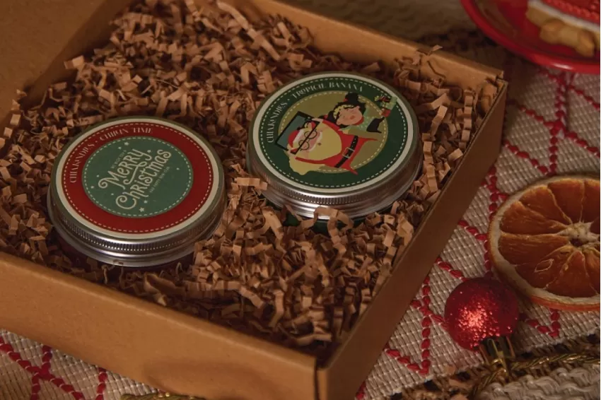 Christmas Gift Box with 2 Chia.Kandles Tin Candles