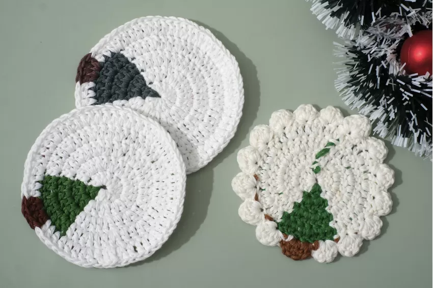 Christmas Coaster, Good Absorbency, Made of Cotton Yarn, High Durability, Intricate Hand-Knitting Technique, Festival Decoration