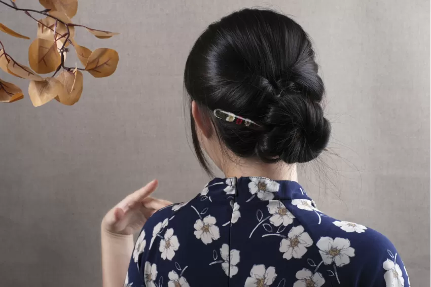 Round-headed Resin & Wooden Hair Stick, Elegant Flower Patterns, Subtle Colors, Sturdy Hardwood Material, Elegant Accessory