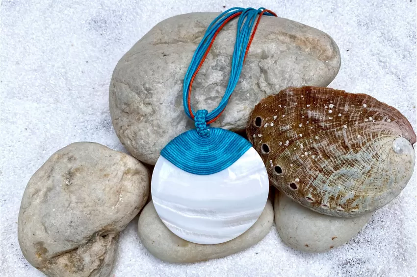 White Mussel Shell Necklace, Material from the Ocean, Large Pendant, Bohemian Style, Natural and Free-spirited Beauty