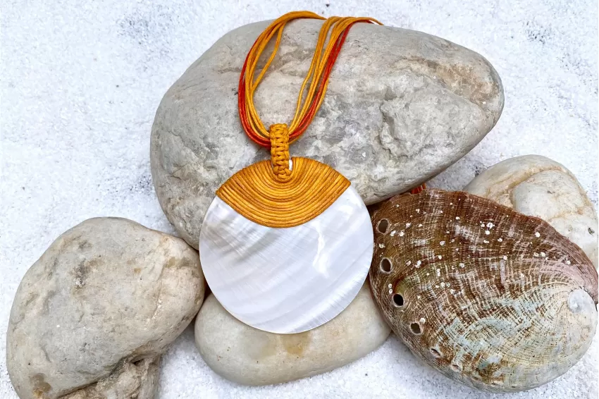 White Mussel Shell Necklace, Material from the Ocean, Large Pendant, Bohemian Style, Natural and Free-spirited Beauty