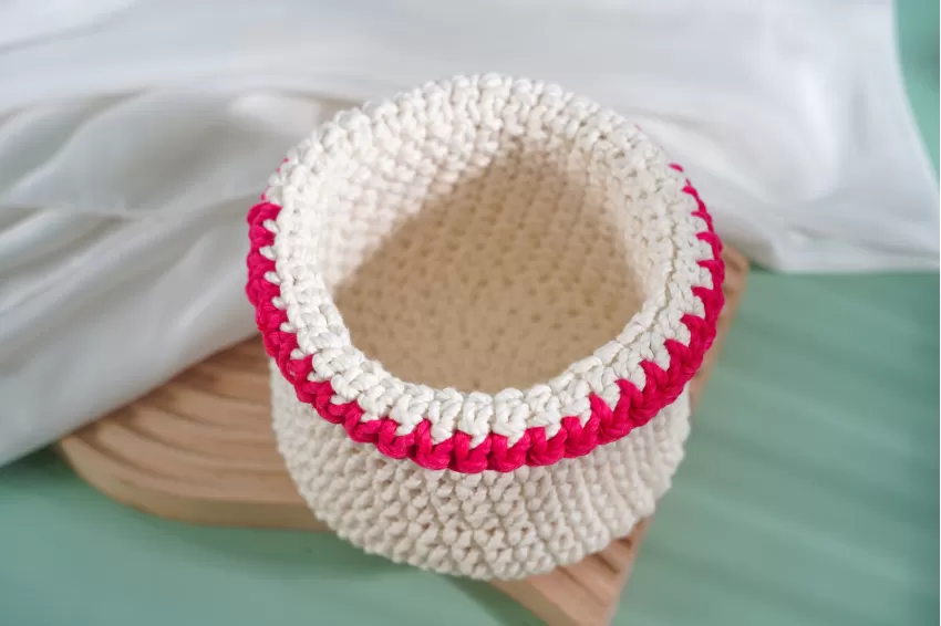 White And Deep Pink Border Crochet Cotton Basket, Large-Batch Cotton Fiber, Decorating Corners Of Rooms Or Bookshelves