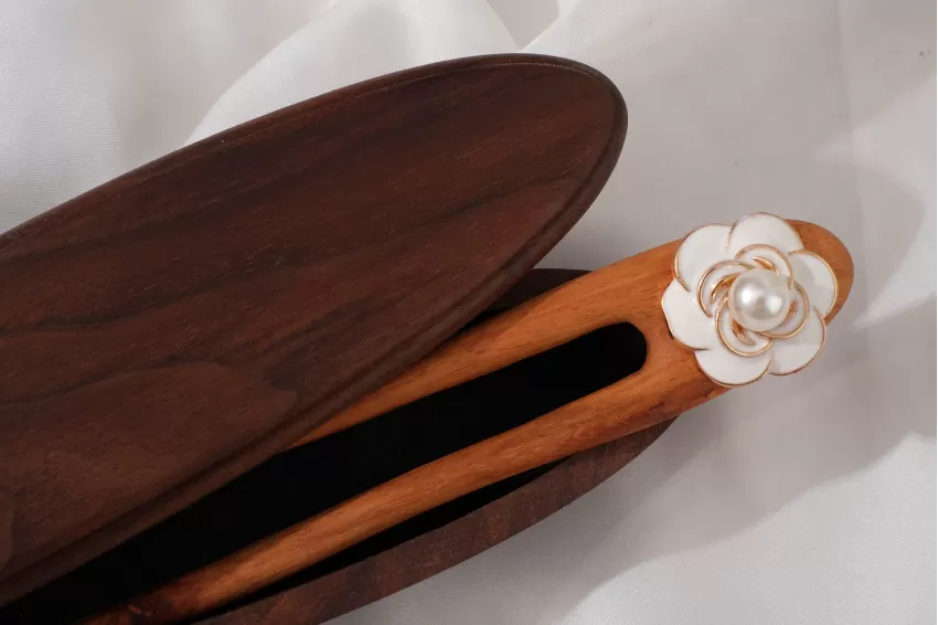 White Flower Wooden Hair Fork, Premium Wood Material, Pure White Flower Patterns, Elegant Hair Accessory, Gift for Women