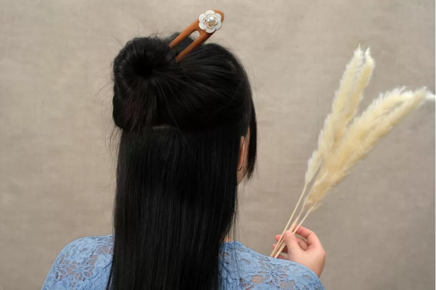 White Flower Wooden Hair Fork, Premium Wood Material, Pure White Flower Patterns, Elegant Hair Accessory, Gift for Women