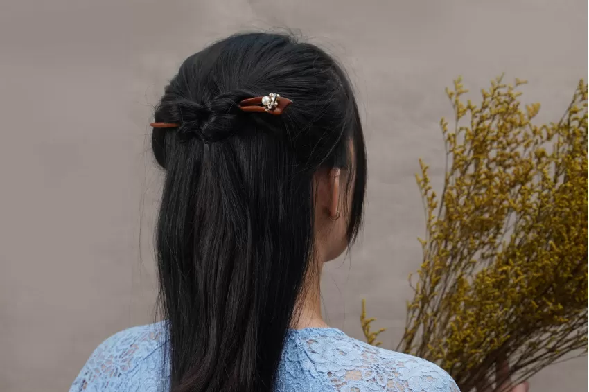 Gem Bee Wooden Hair Stick, Versatile for Various Hairstyles, Elegant Natural Wood Grain, Unique Patterns, Traditional Style