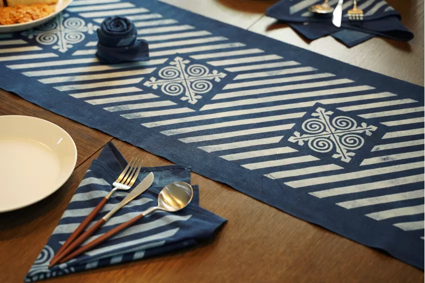 Set Of Thick Cotton Brocade Table Runner And Placemats, Fresh Blue Color, Dining Table Decoration Accessories, Elegant And Refined