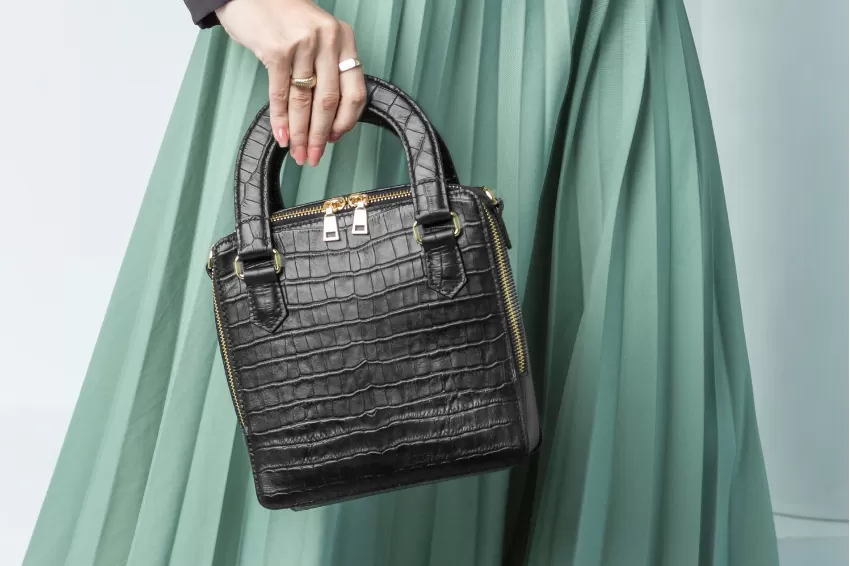 Black Maya Bag, Square Crocodile Embossed Leather Bag, Square-Shaped Bag, Genuine Leather Material, Natural Matte Shine