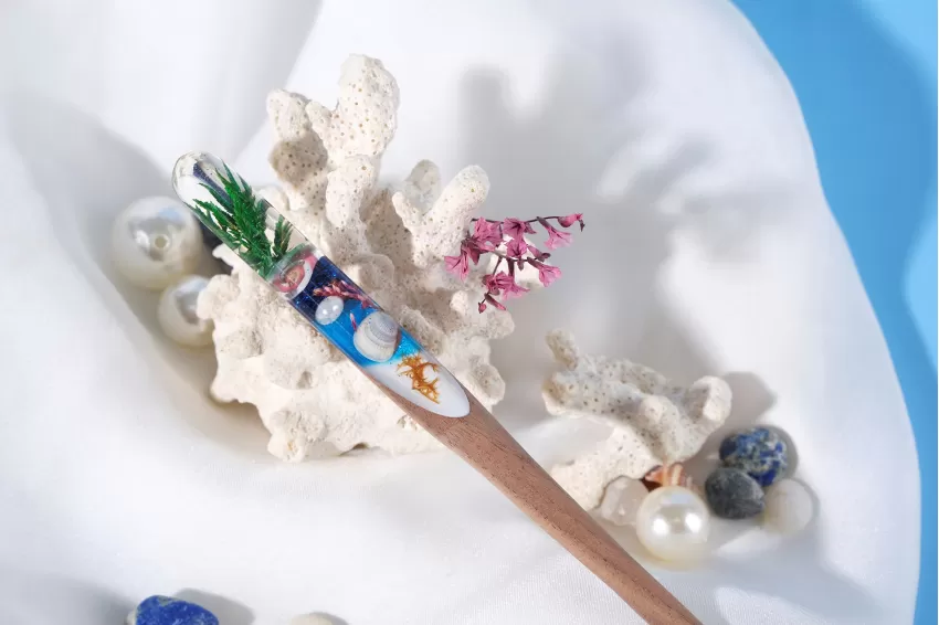 Snail Resin & Wooden Hair Stick, Creative and Youthful Patterns, Adds a Statement to Hair, Intricate Crafting Technique, Customizable Design