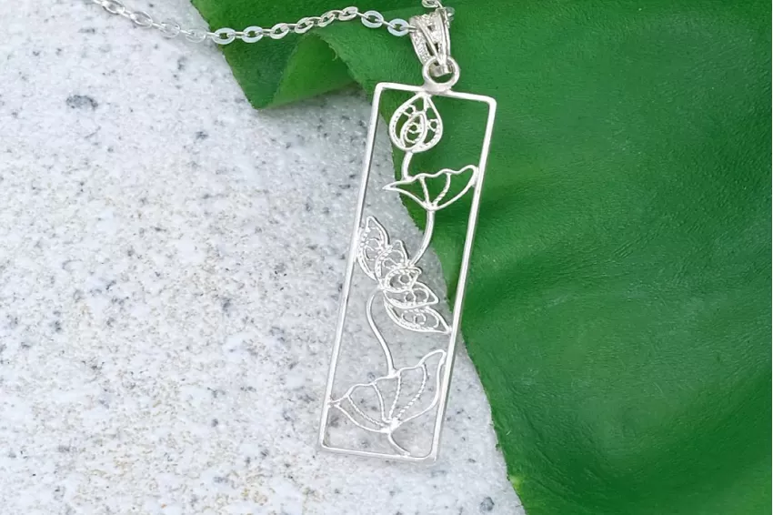 Lotus Frame Silver Necklace, Impressive Lotus Painting Pattern, Elegant Style, Eye-Catching, Luxurious Gift