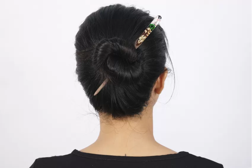 Green Snowy Resin And Wooden Hair Stick, Eye-catching and Prominent Design, Versatile for Various Hairstyles, Feminine Style