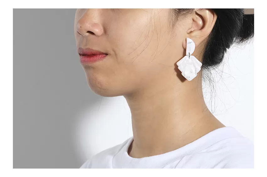 White Leaf Marble Bride Clay Earrings, Elegant Design, Sophisticated White Color, Suitable for Elegant Events