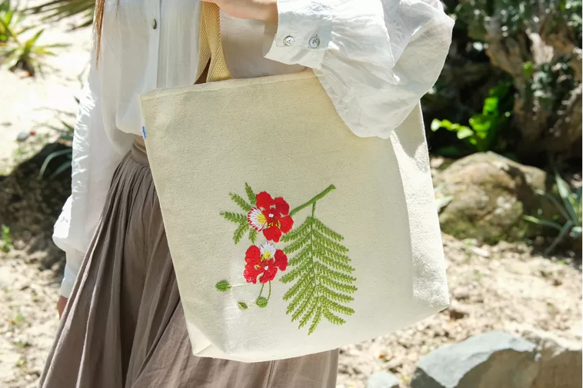 Flamboyant Embroidery, Horizontal Tote Bag