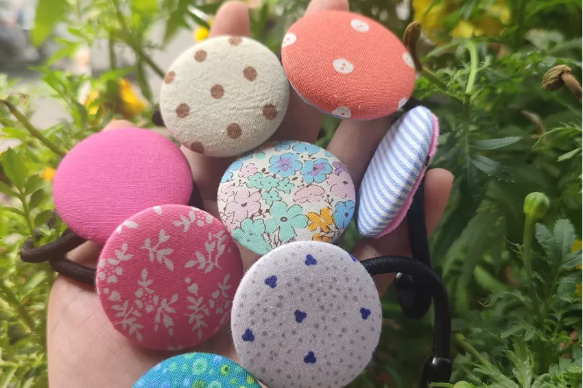 Button Hair Tie, Random Color, Various Patterns, Durable Material, Unique Large Round Button Design, Handmade Items