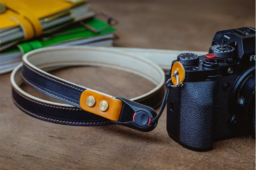 Veg-Tan Leather Camera Strap, Premium Leather Material, Meticulous Stitching, Minimalist and Practical Design