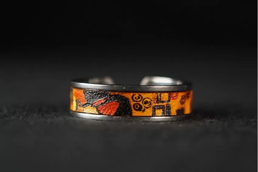 "The Kiss" Hand-painted Leather Ring, Silver Color, Leather Ring Arts Collection, Gustav Klimt Inspired Accessory, Unique Gift, Stylish Gift