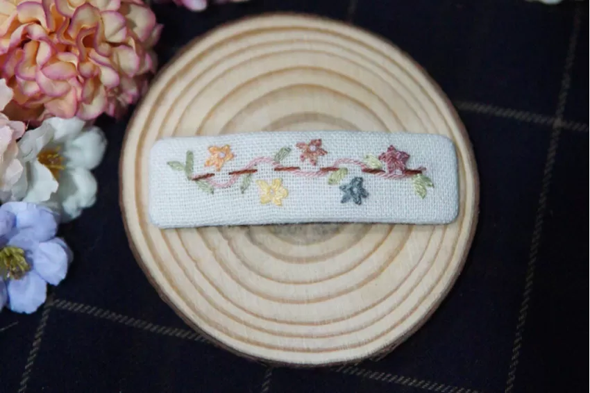 Hand Embroidered Hair Clip, “ngot-ngào-ngạt” Sweet Collection, Romantic Style, Minimalist Design, Intricately Embroidered, Cute Accessory