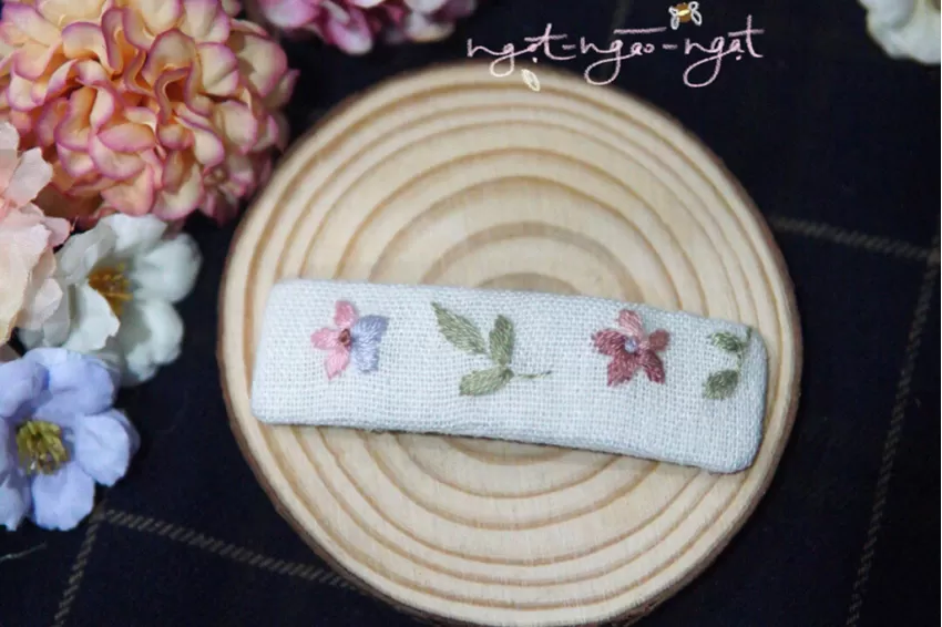 Hand Embroidered Hair Clip, “ngot-ngào-ngạt” Sweet Collection, Romantic Style, Minimalist Design, Intricately Embroidered, Cute Accessory